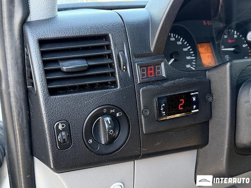 2011 Mercedes Sprinter — Miniatură 11
