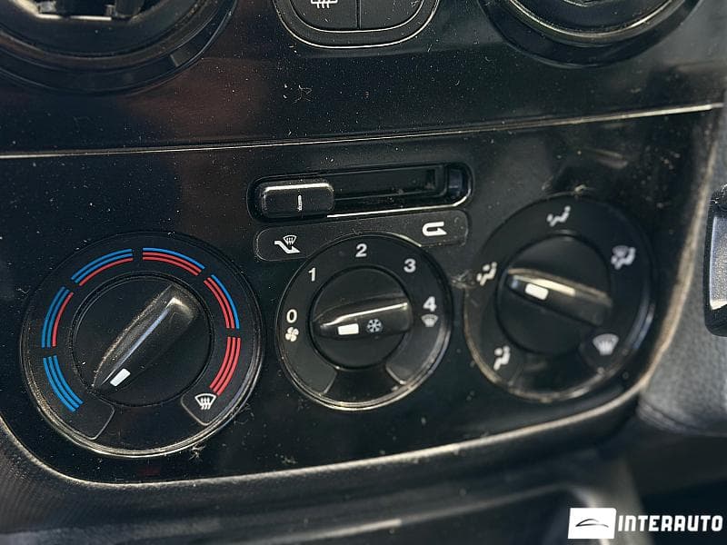 2015 Fiat Qubo — Miniatură 13