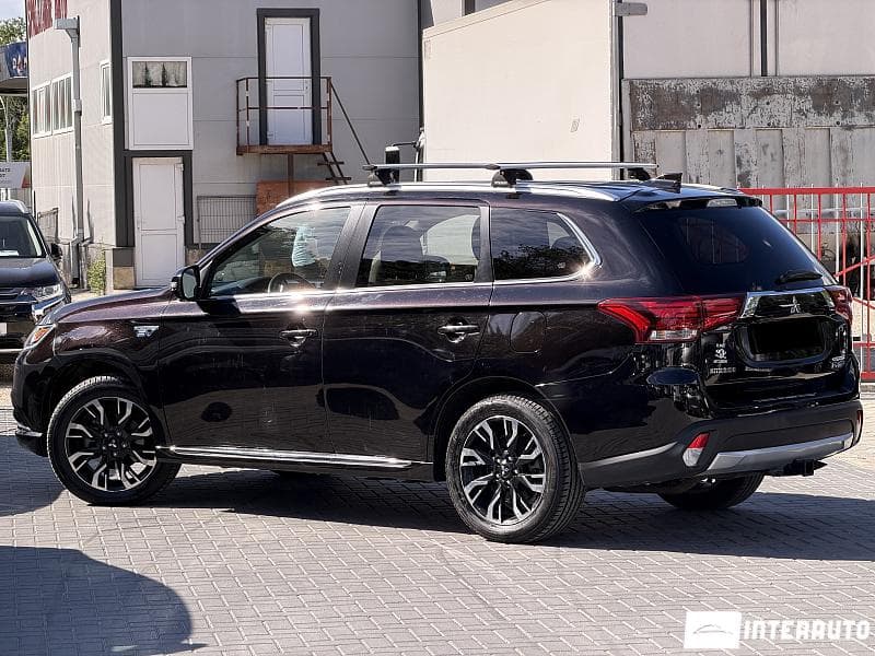 2018 Mitsubishi Outlander — Miniatură 2
