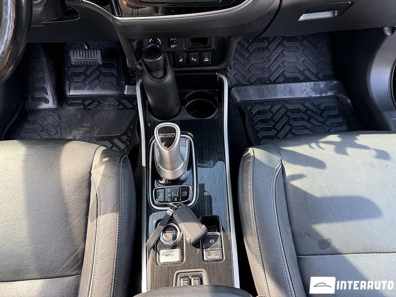 2018 Mitsubishi Outlander — Miniatură 16
