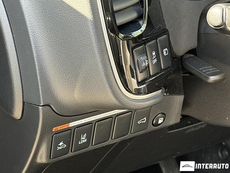 2018 Mitsubishi Outlander — Miniatură 11