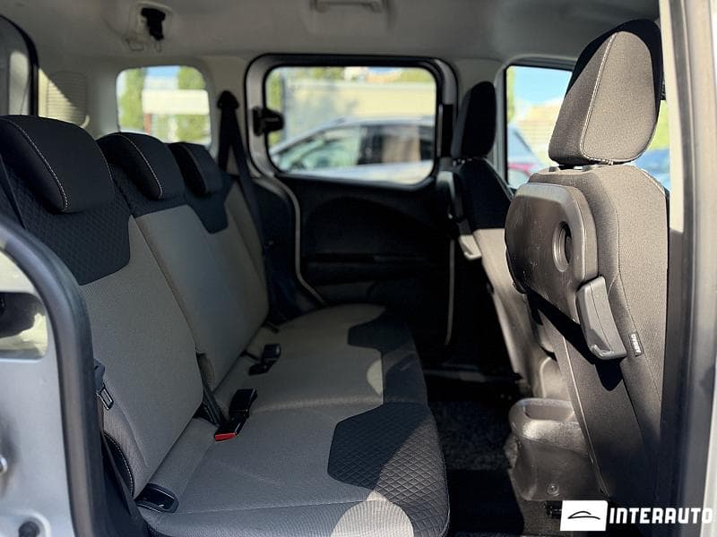 2016 Ford Tourneo Courier — Miniatură 18