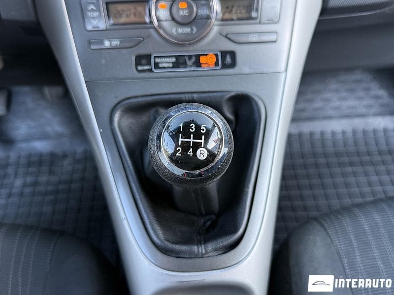 2008 Toyota Auris — Miniatură 10