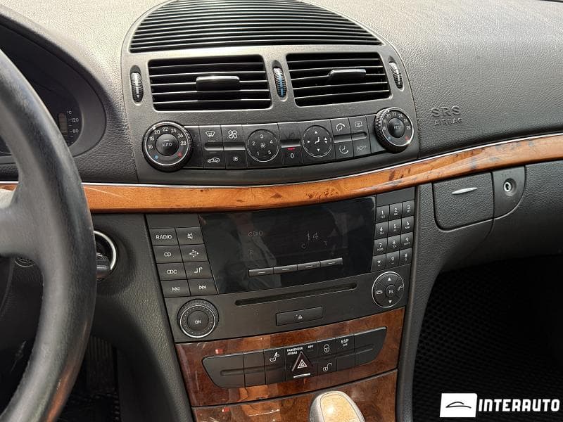 Mercedes E 270 2003 — Миниатюра 12