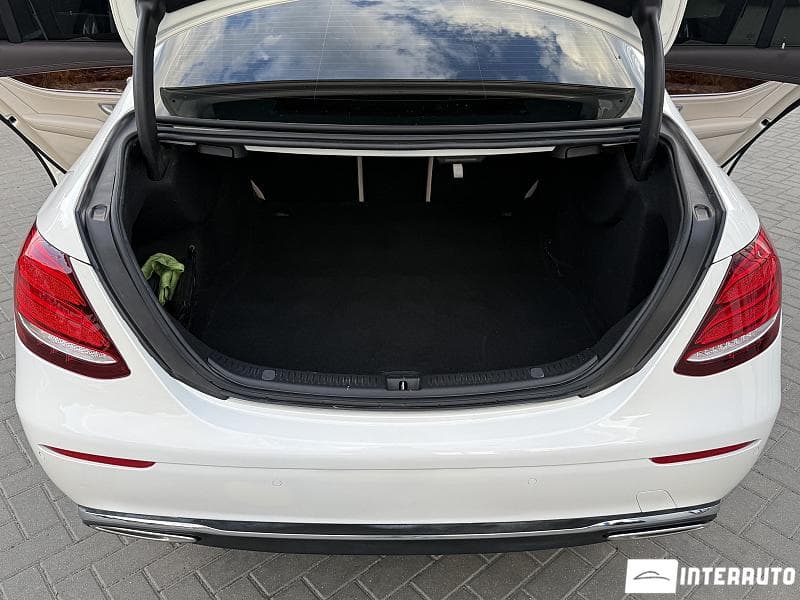 2018 Mercedes E 300 — Miniatură 23
