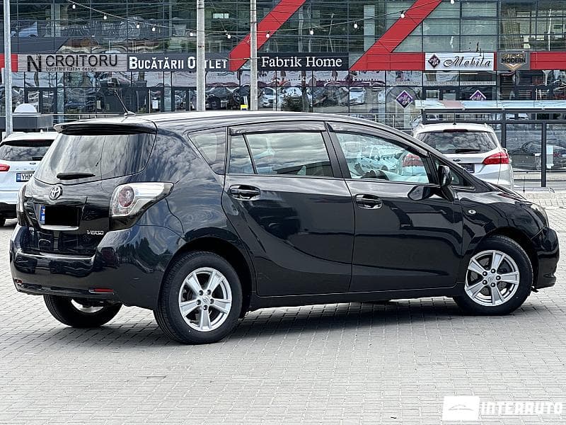 2010 Toyota Verso — Miniatură 3