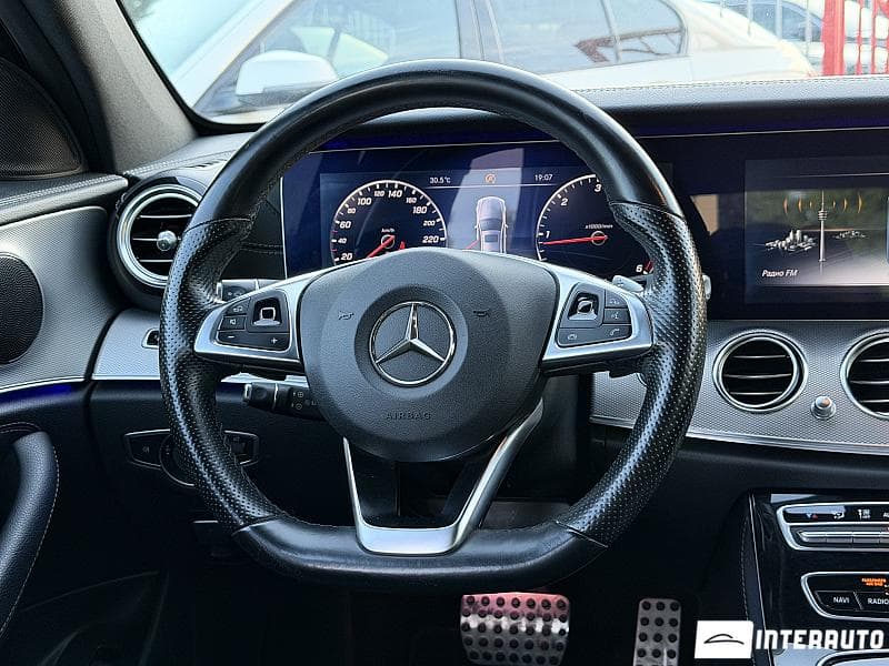 2016 Mercedes E 220 — Miniatură 8