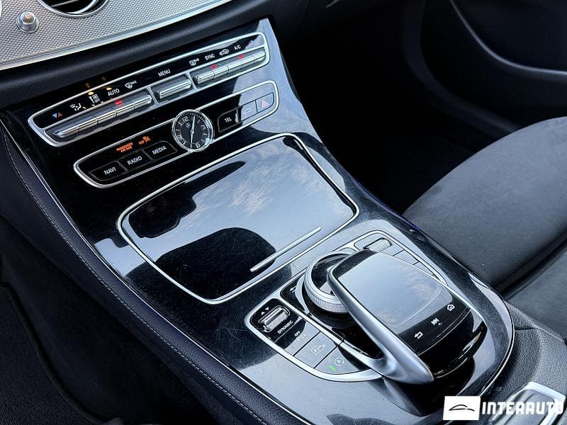 2016 Mercedes E 220 — Miniatură 12