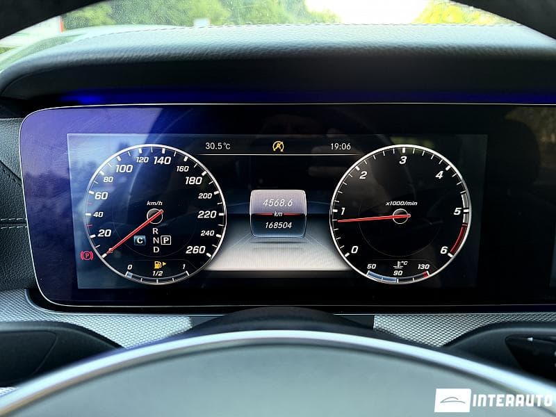 2016 Mercedes E 220 — Miniatură 10