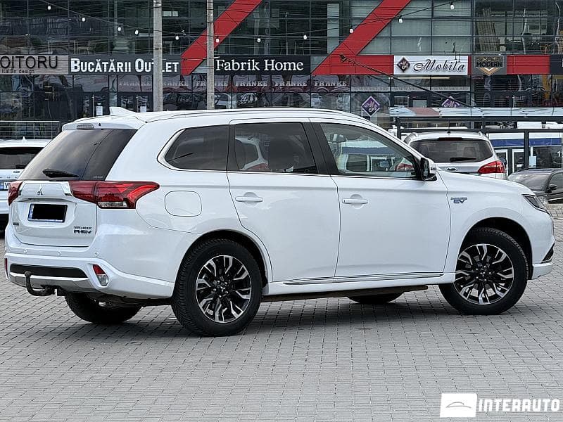 2015 Mitsubishi Outlander — Miniatură 3