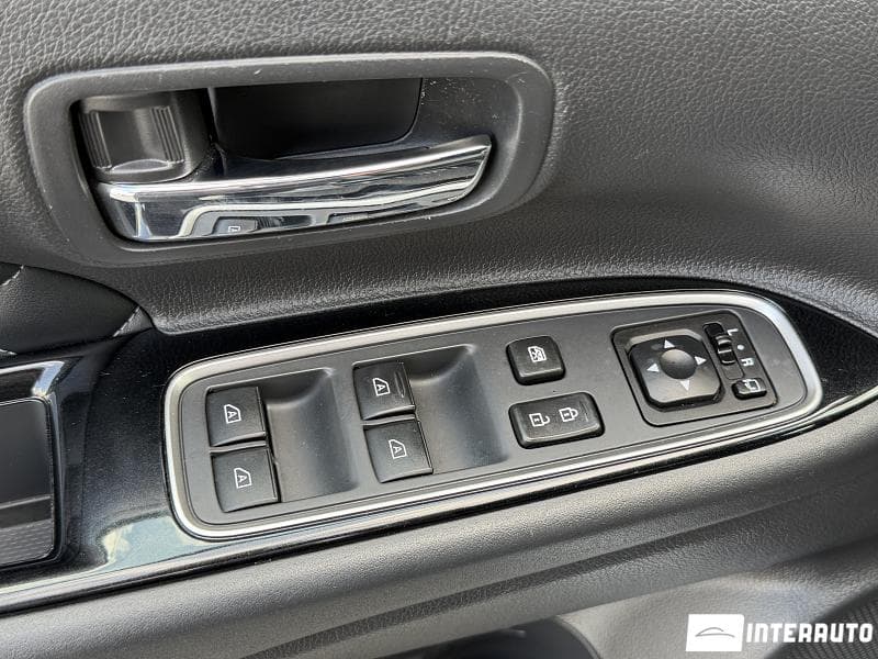 2019 Mitsubishi Outlander — Miniatură 12