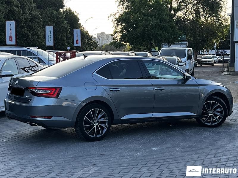 2017 Skoda Superb — Miniatură 4