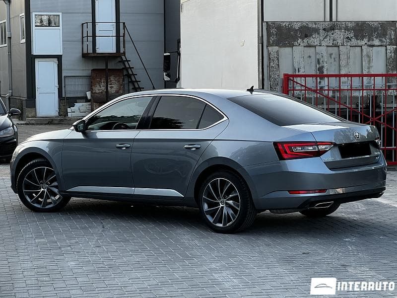 2017 Skoda Superb — Miniatură 2