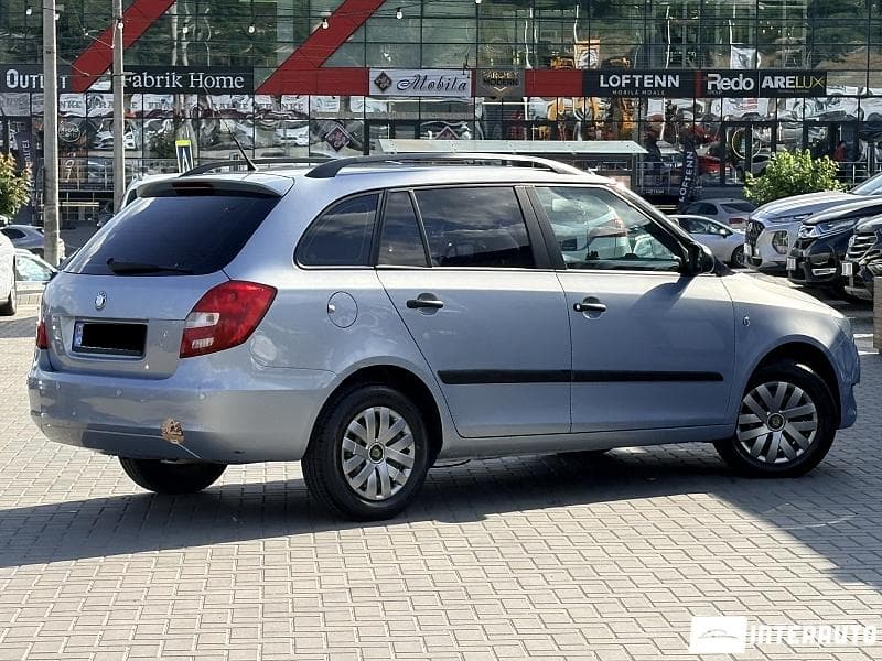 2010 Skoda Fabia — Miniatură 3