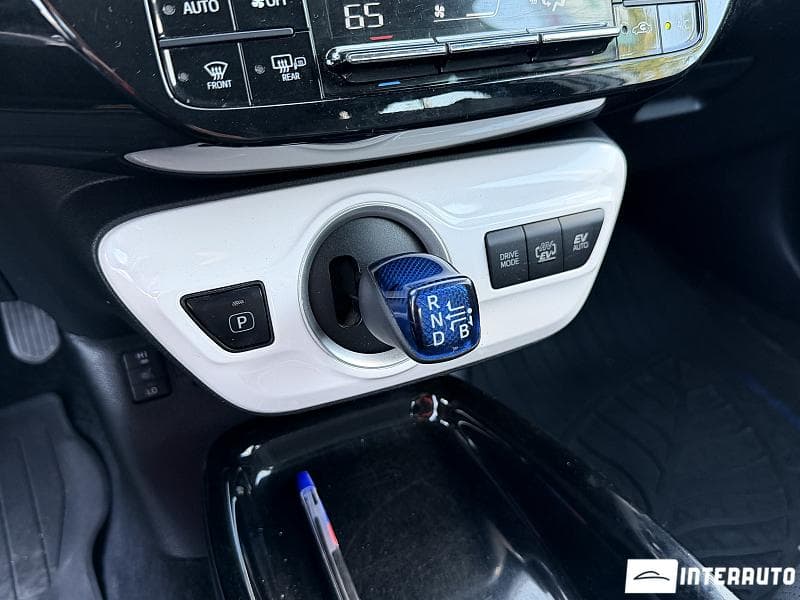 2017 Toyota Prius — Miniatură 11