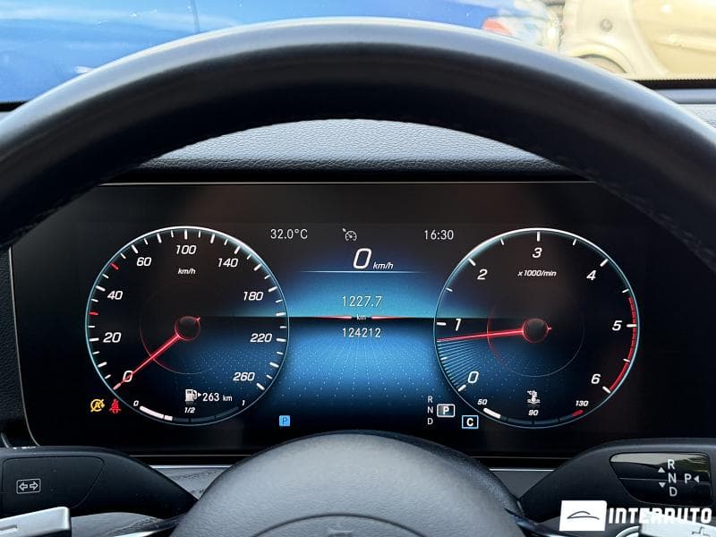 2022 Mercedes E 220 — Miniatură 12