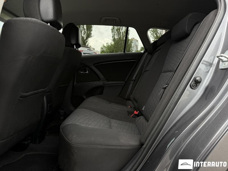 2011 Toyota Avensis — Miniatură 17