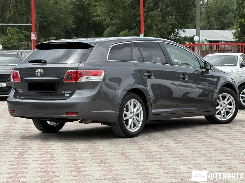 2011 Toyota Avensis — Miniatură 2