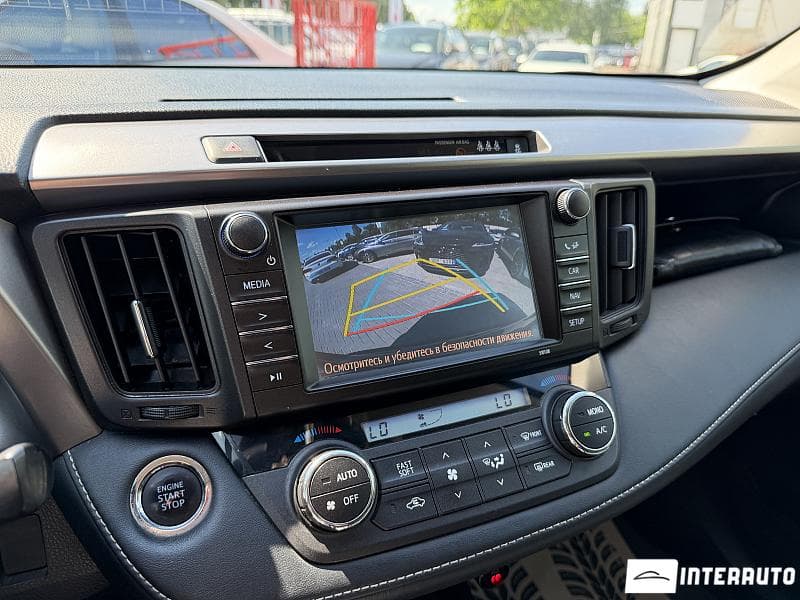 2017 Toyota Rav-4 — Miniatură 10