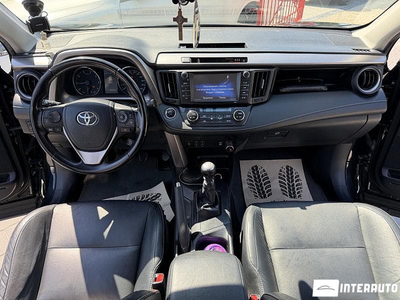 2017 Toyota Rav-4 — Miniatură 7