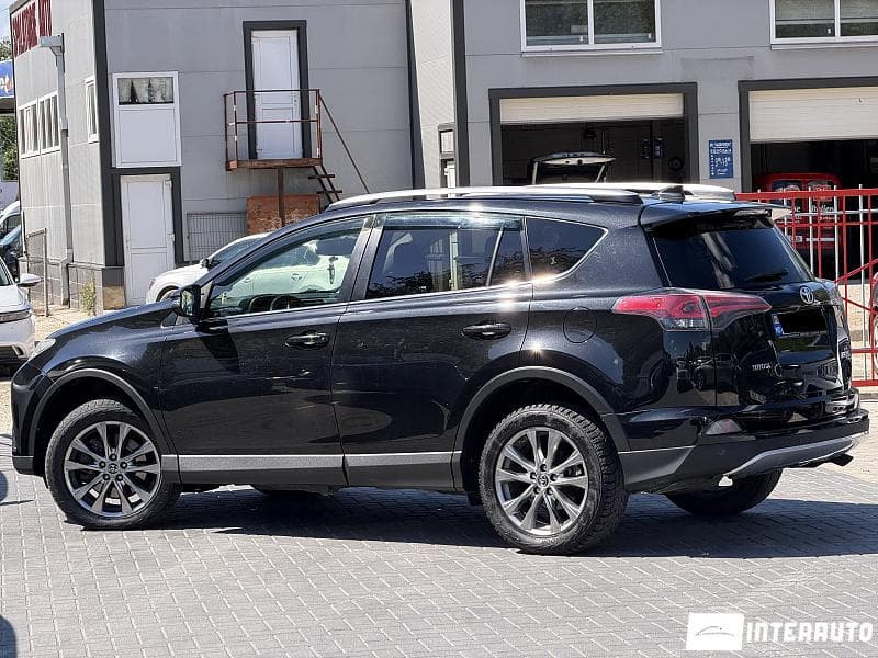 2017 Toyota Rav-4 — Miniatură 3