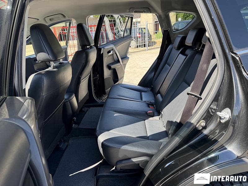 2017 Toyota Rav-4 — Miniatură 15