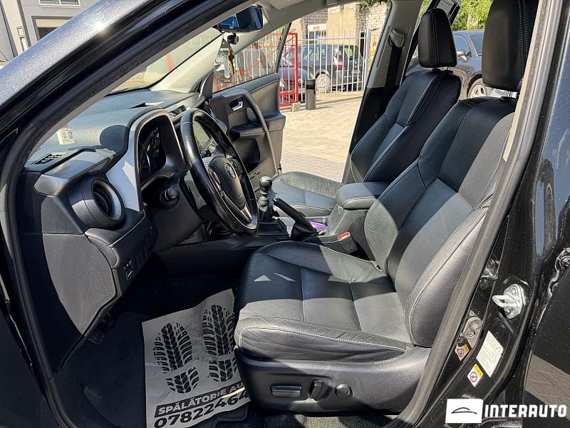 2017 Toyota Rav-4 — Miniatură 5