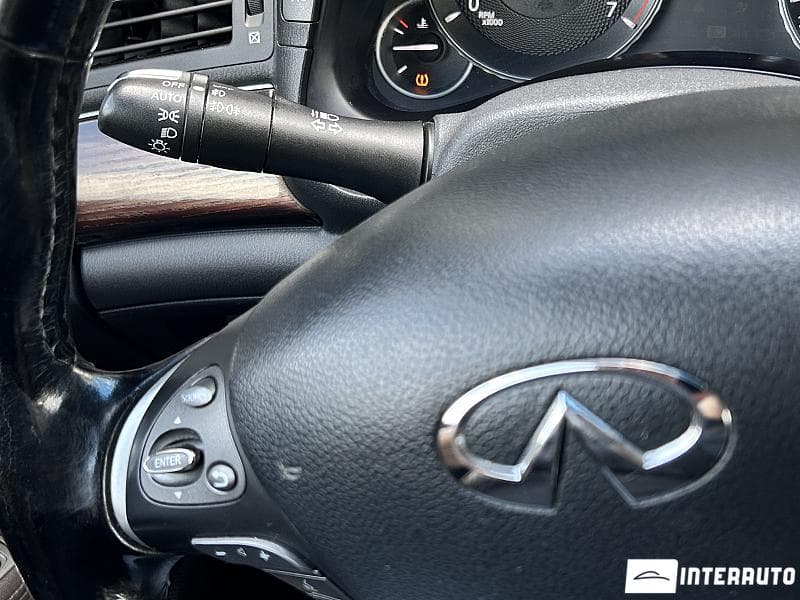 Infiniti Q70 2016 — Миниатюра 10