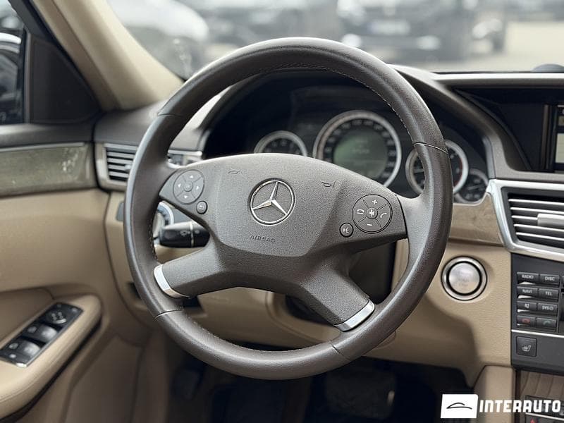 Mercedes E 220 2009 — Миниатюра 10