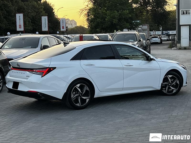 2022 Hyundai Elantra — Miniatură 2