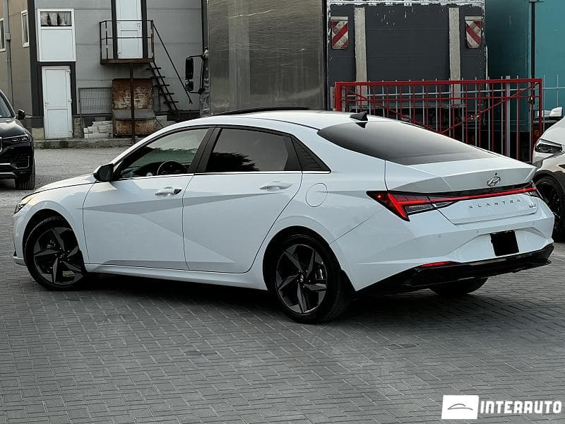 2022 Hyundai Elantra — Miniatură 4