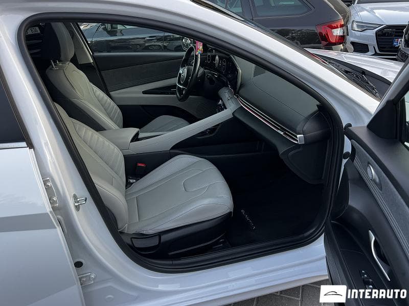 2022 Hyundai Elantra — Miniatură 9