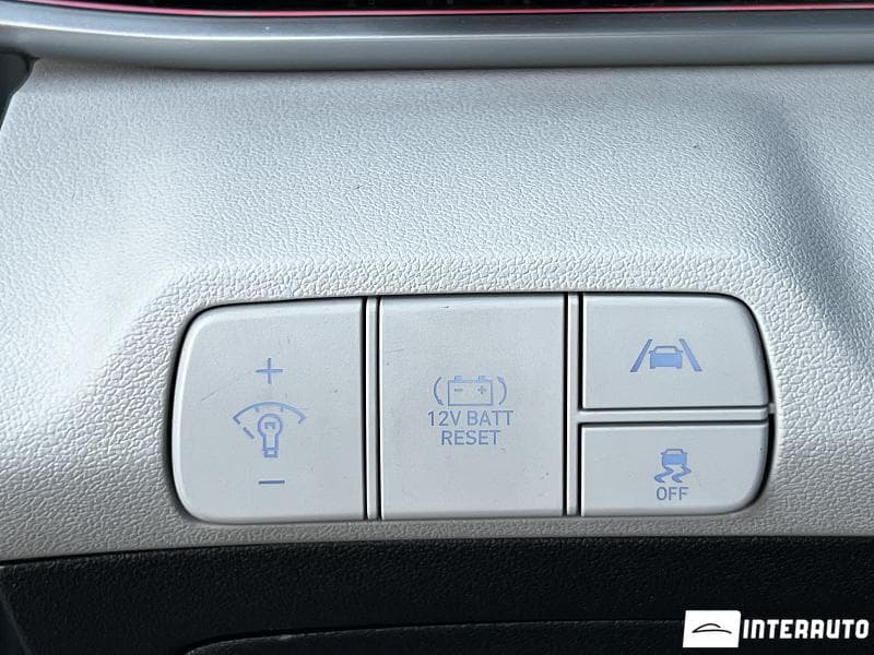 2022 Hyundai Elantra — Miniatură 16