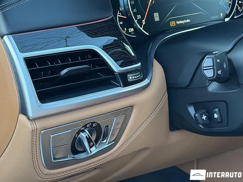 2017 BMW 740e — Miniatură 11