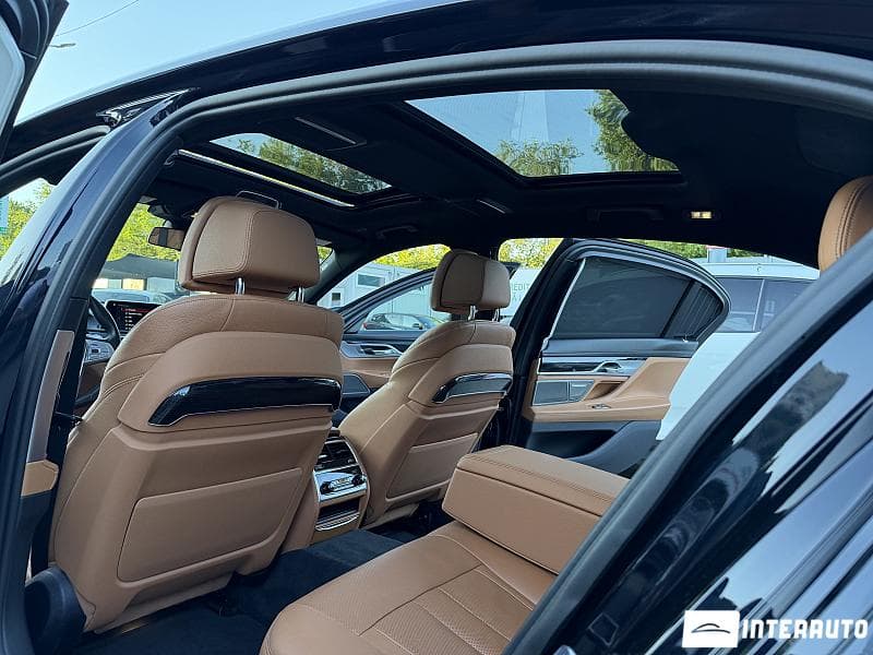 2017 BMW 740e — Miniatură 9