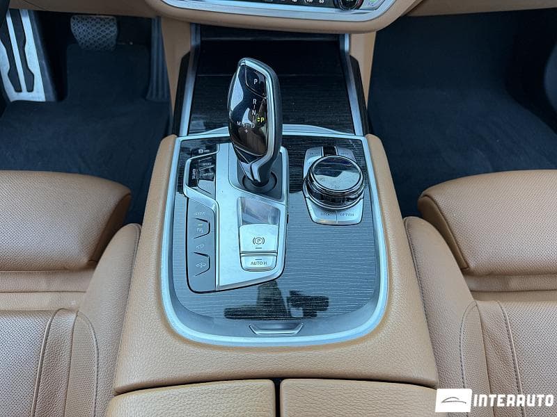 2017 BMW 740e — Miniatură 18