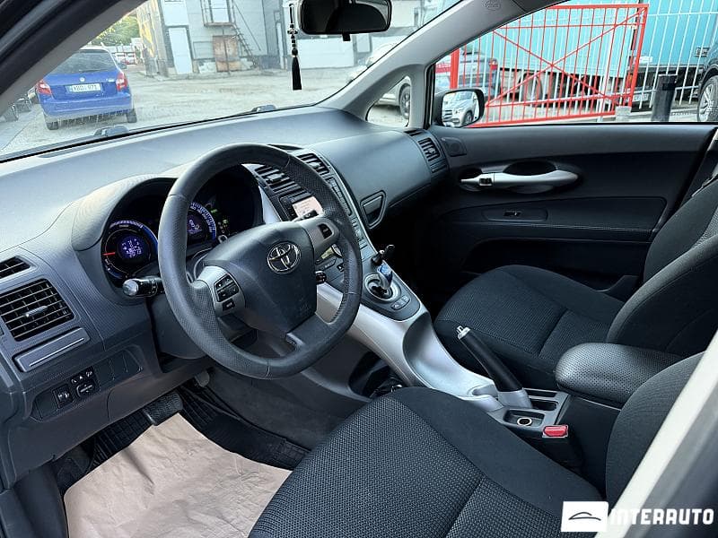 2011 Toyota Auris — Miniatură 5