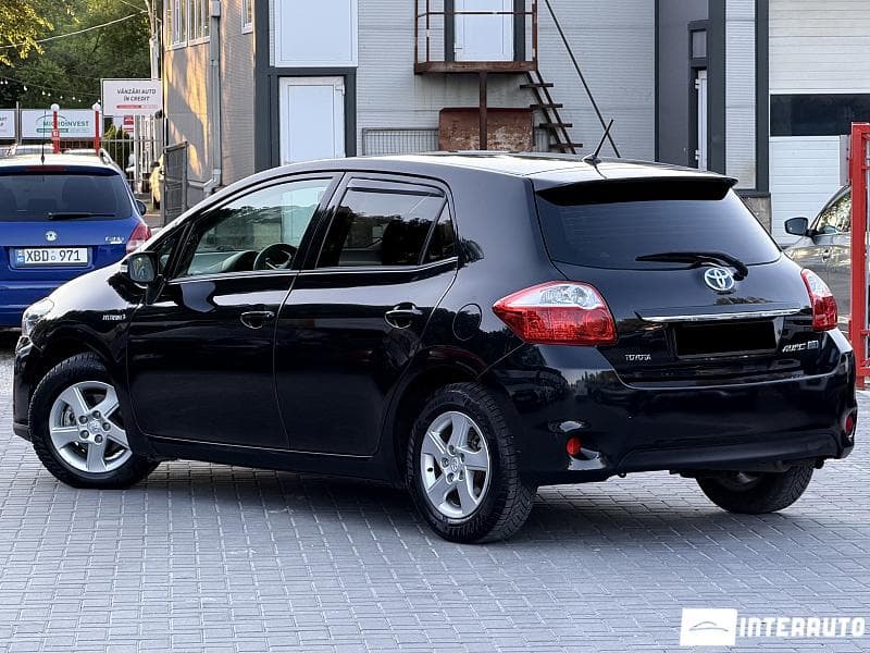 2011 Toyota Auris — Miniatură 2