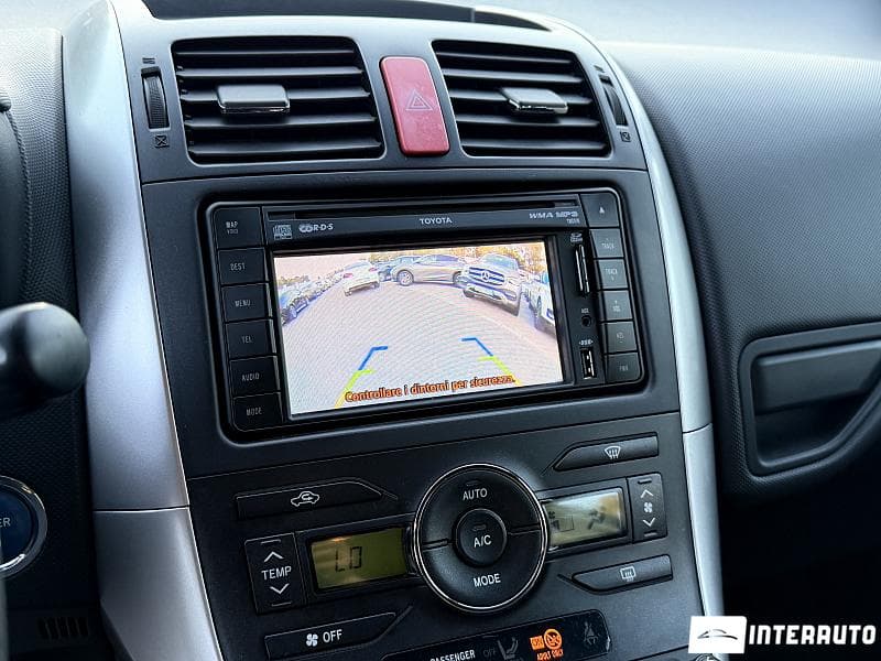 2011 Toyota Auris — Miniatură 11