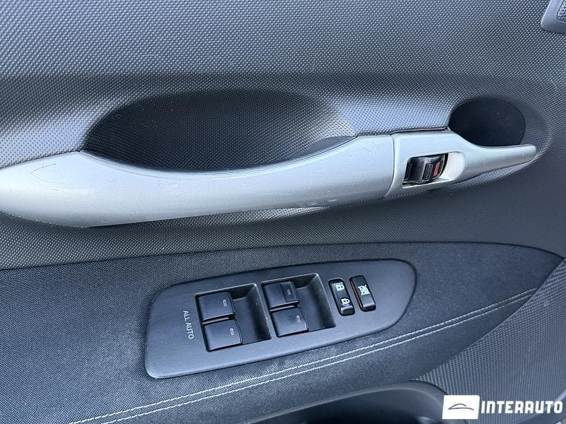 2011 Toyota Auris — Miniatură 13