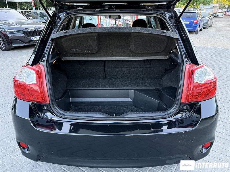 2011 Toyota Auris — Miniatură 15