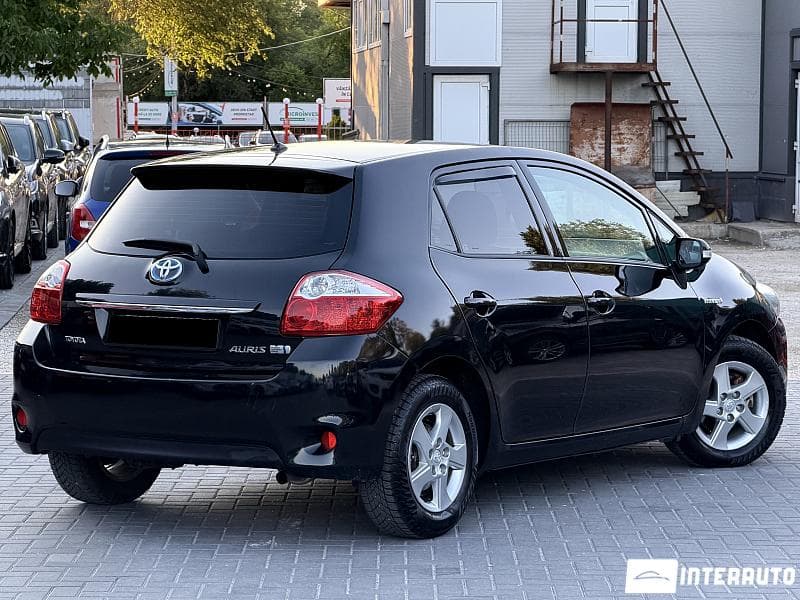 2011 Toyota Auris — Miniatură 4