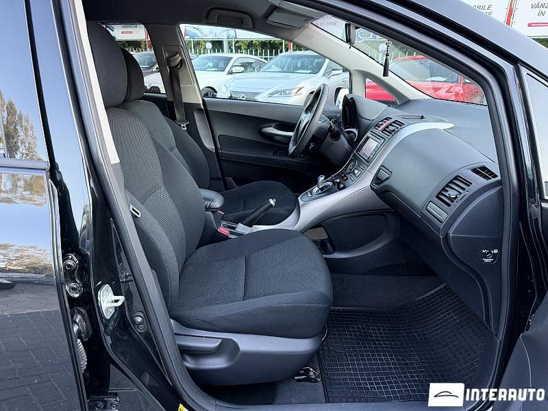 2011 Toyota Auris — Miniatură 6