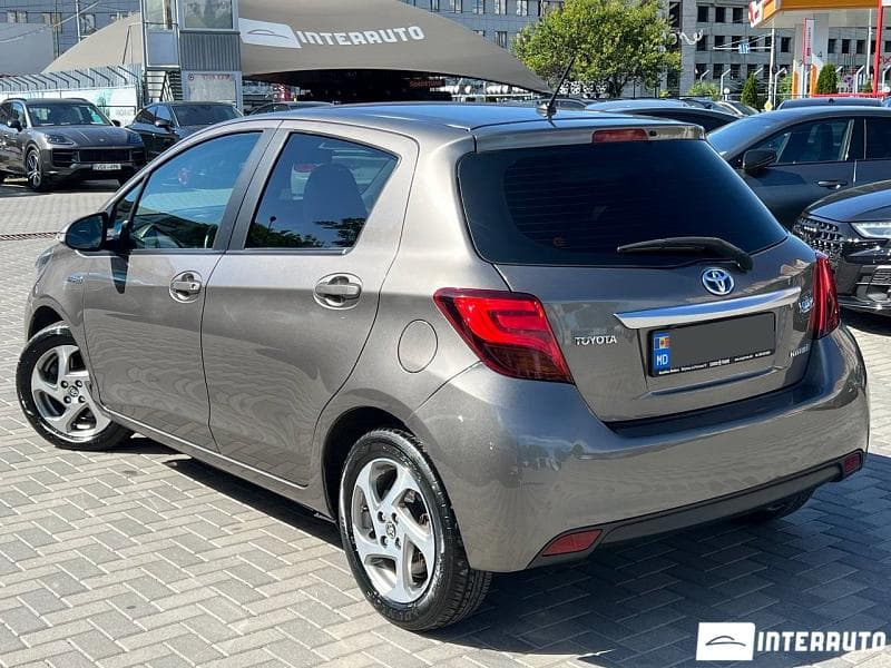 2016 Toyota Yaris — Miniatură 4