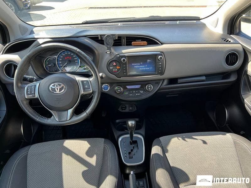 2016 Toyota Yaris — Miniatură 8