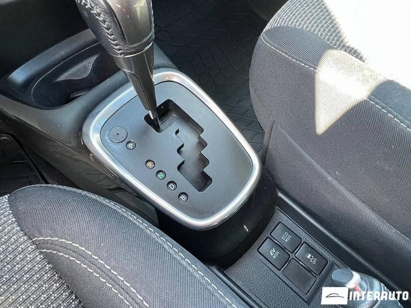 2016 Toyota Yaris — Miniatură 11