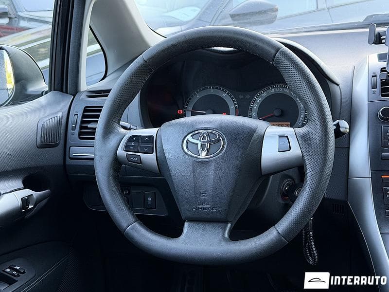 Toyota Auris 2011 — Миниатюра 7