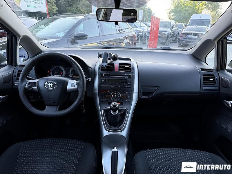 Toyota Auris 2011 — Миниатюра 8