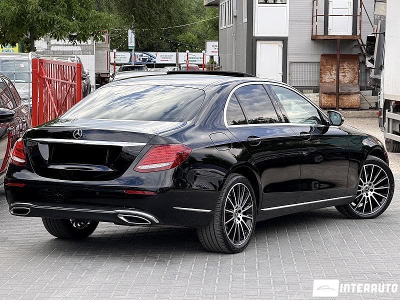 2016 Mercedes E 220 — Miniatură 3