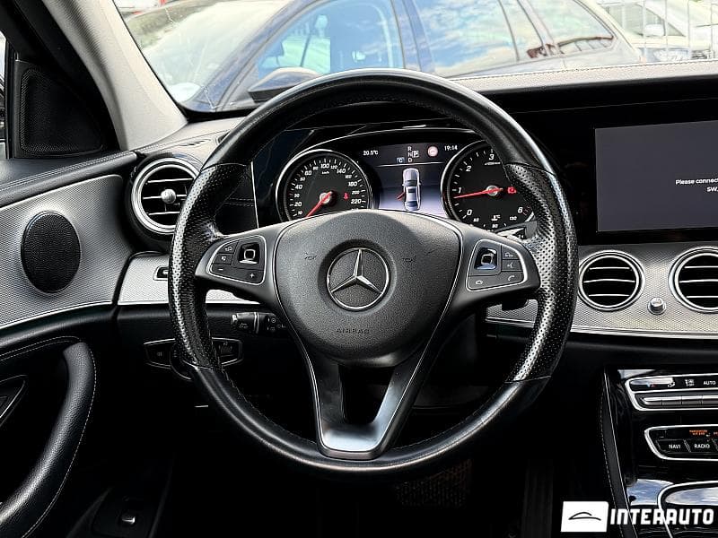 2016 Mercedes E 220 — Miniatură 7